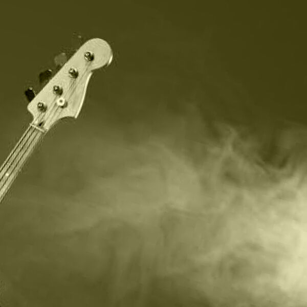 El bajo flotando en el espacio